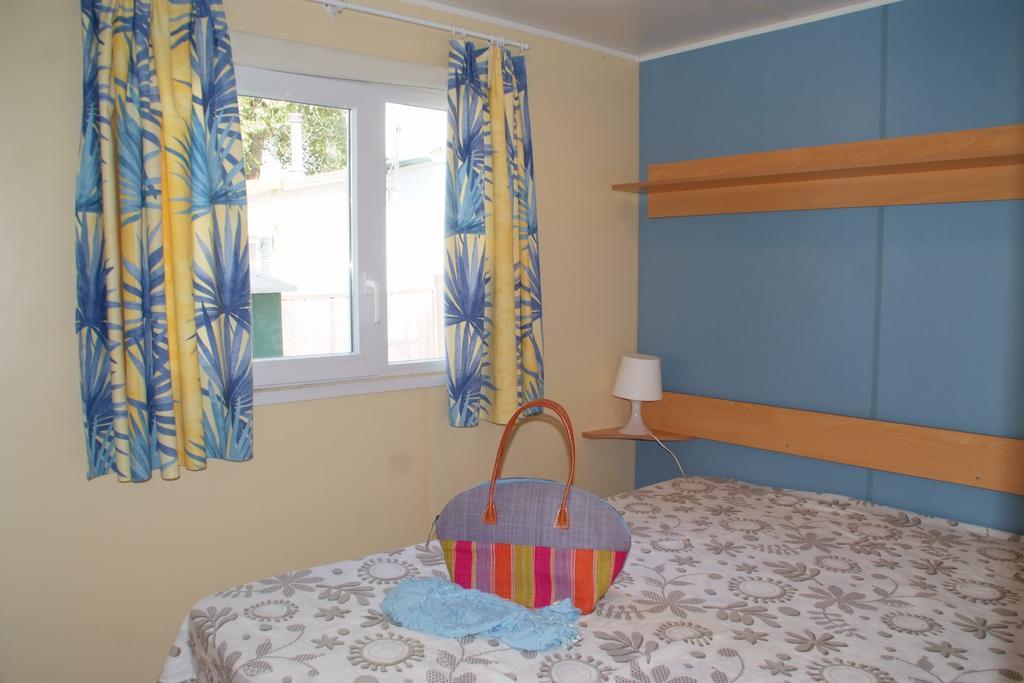 Camping Hotel Les Rives Du Loup Tourrettes-sur-Loup Exterior photo