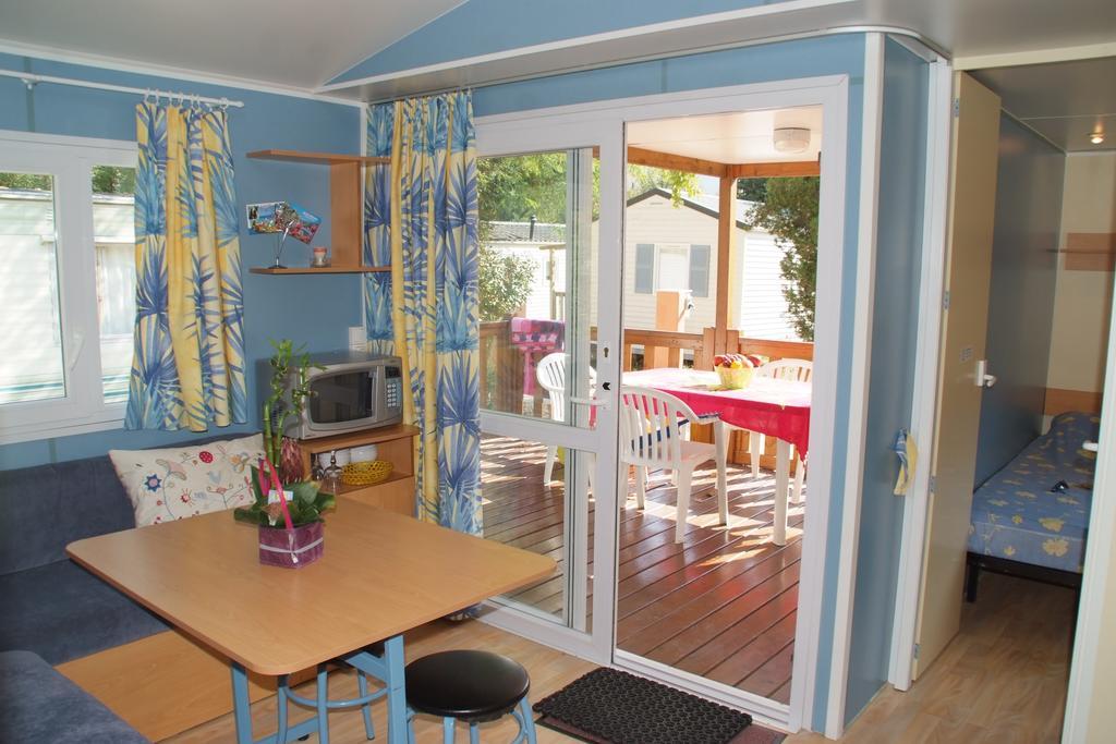Camping Hotel Les Rives Du Loup Tourrettes-sur-Loup Exterior photo
